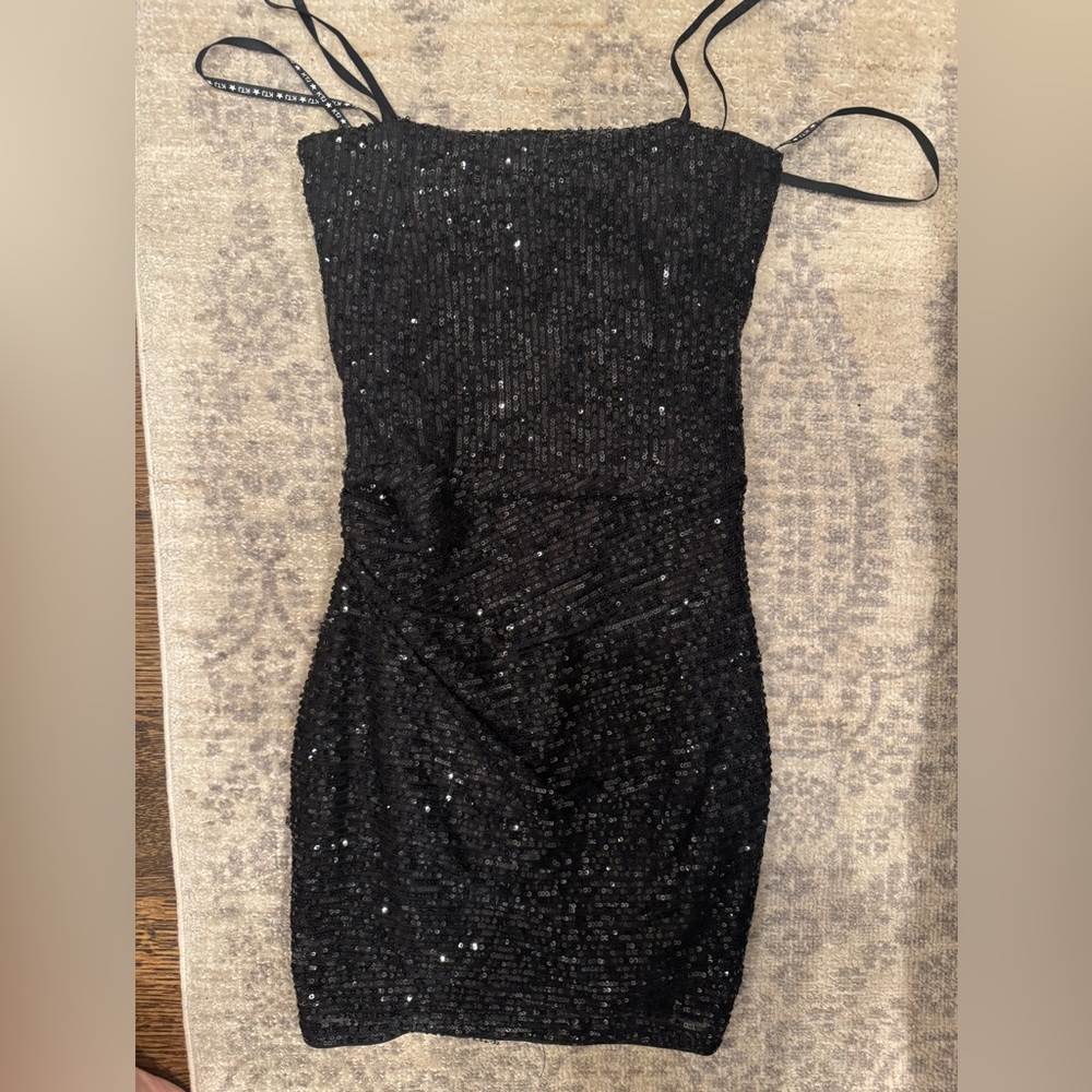 KatieJ girls Maddy sequin dress size mediumm worn once!